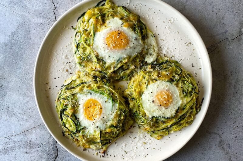 Nidos de calabacín con huevo