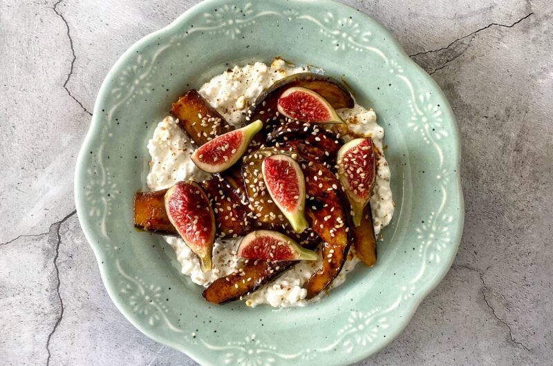 BERENJENAS GLASEADAS,COTTAGE E HIGOS